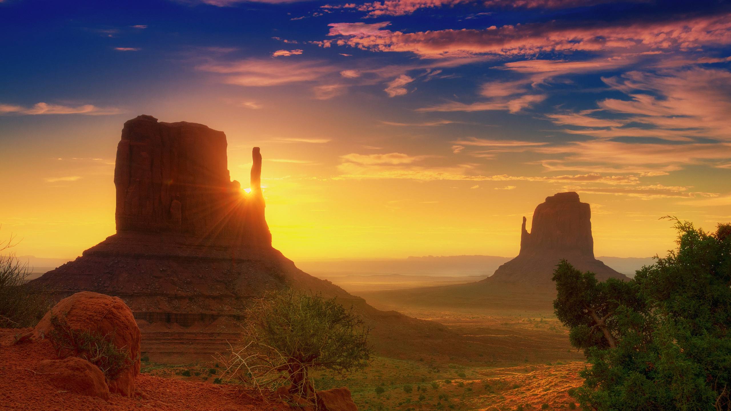 Download wallpaper Monument Valley, Utah, dawn, rays free desktop