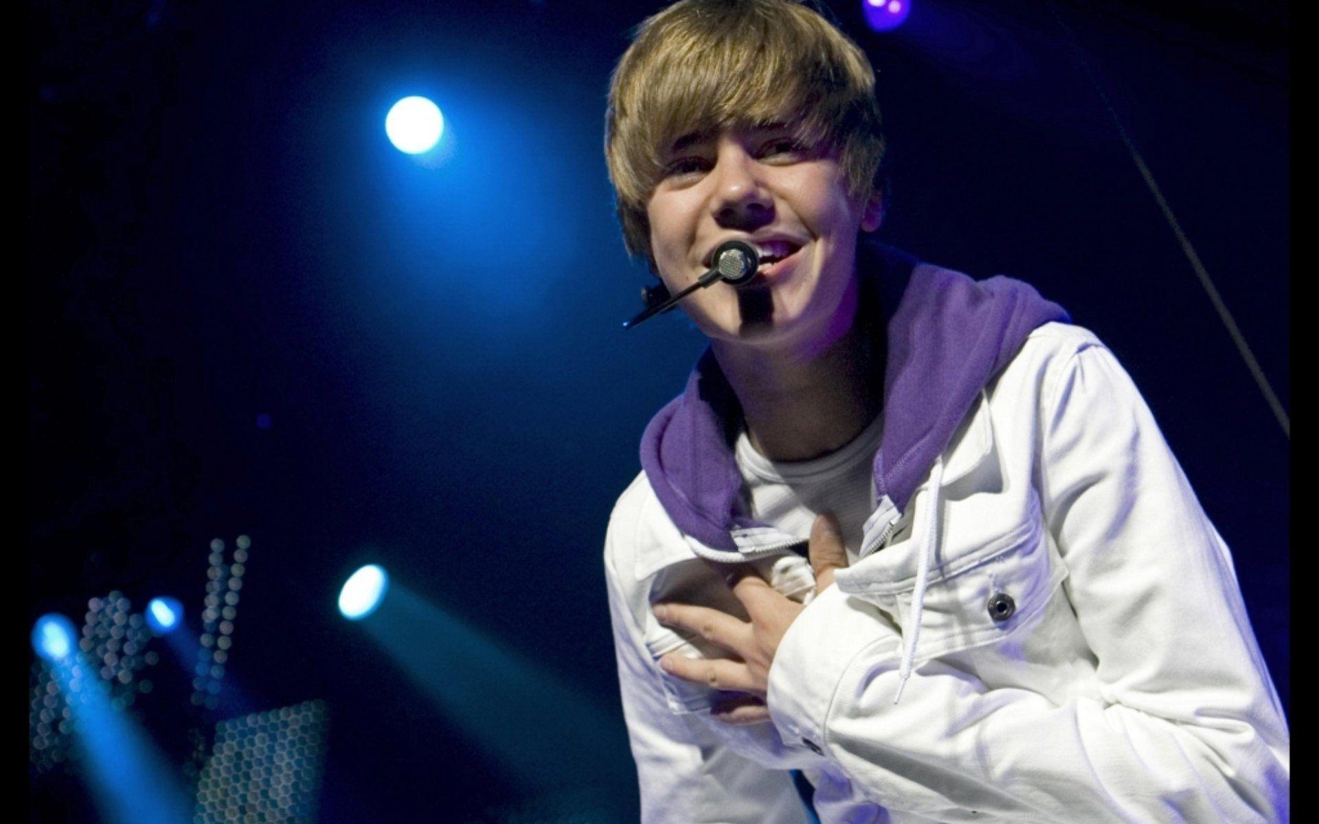 Justin Bieber One Less Lonely wallpaper
