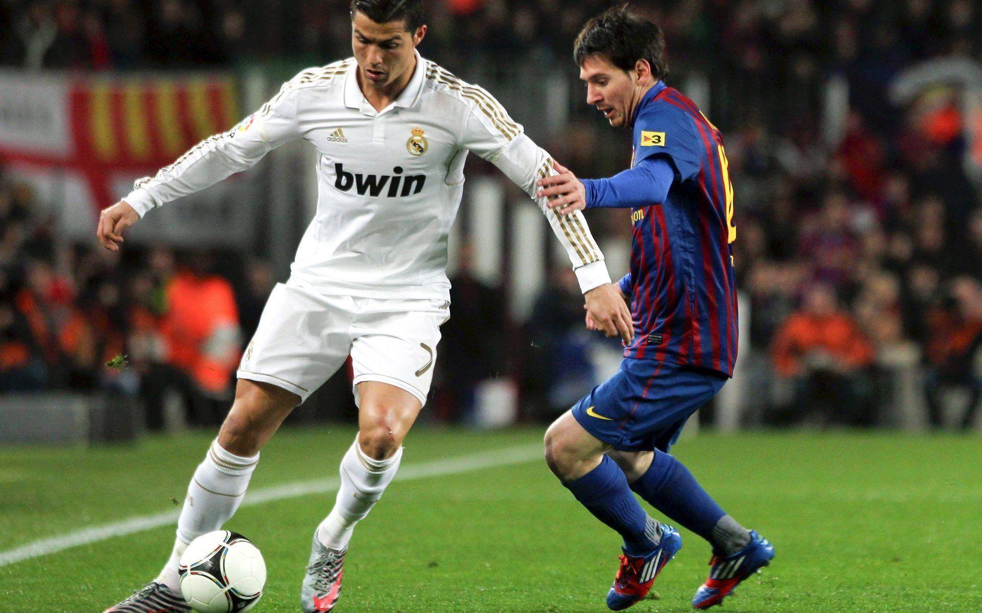 Ronaldo Vs Messi Cool Soccer Wallpaper. Widescreen Wallpaper