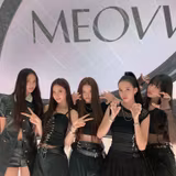 Meovv Wallpapers